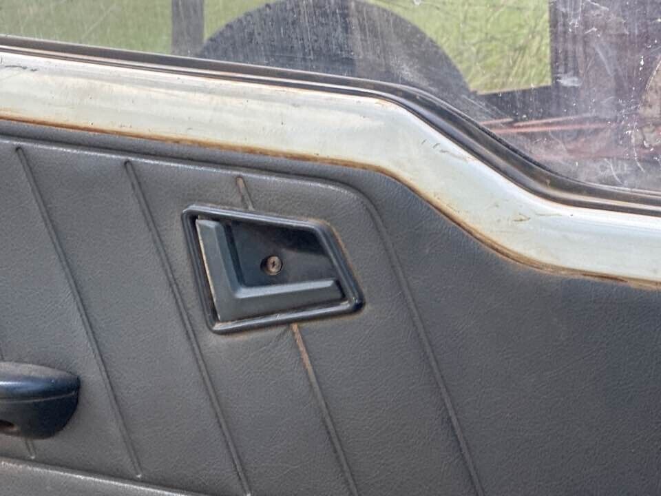 1992 Suzuki Vitara LH Passengers Side Front Inner Door Handle #B197