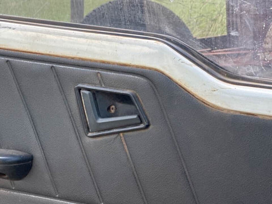 1992 Suzuki Vitara LH Passengers Side Front Inner Door Handle #B197