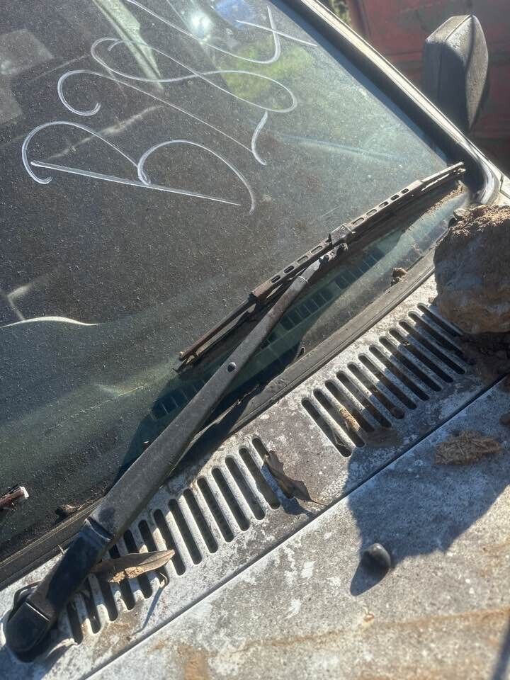 1992 Toyota 4Runner LH Passengers Wiper Arm #B284