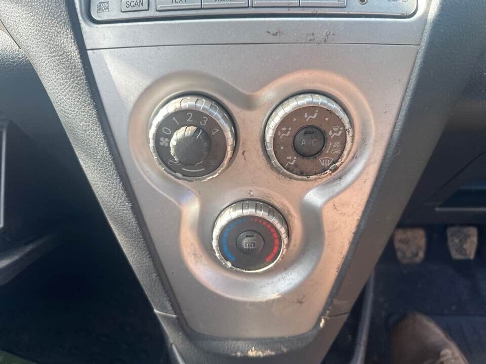 2007 Toyota Yaris AC Controls #B145