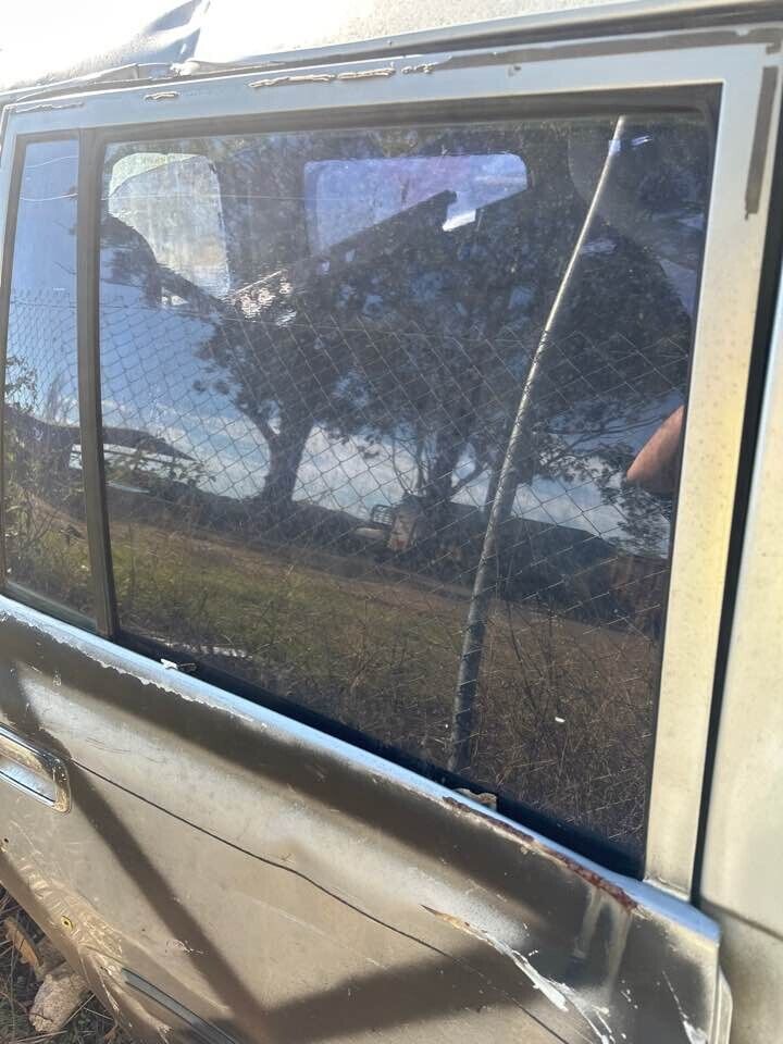 1993 Toyota 80 Series Land Cruiser RH Drivers rear Window Glass #B257