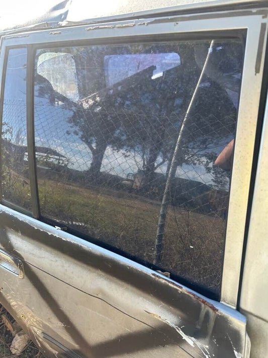 1993 Toyota 80 Series Land Cruiser RH Drivers rear Window Glass #B257
