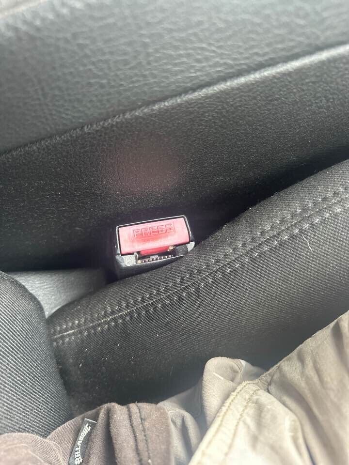 2007 Peugeot 407 Seat Belt Stalk RH Front #B137