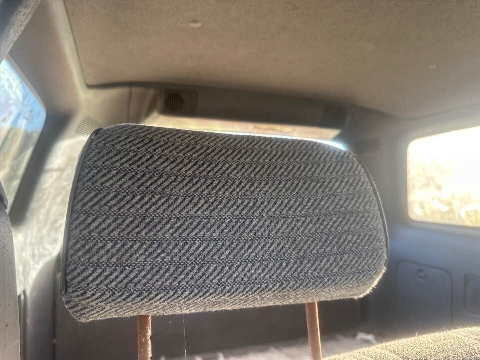 1992 Toyota 4Runner RH Drivers Rear Head rest #B284