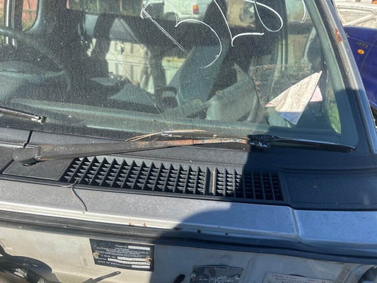 1992 Mitsubishi Triton  LH Passengers Wiper Arm #B283