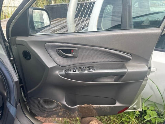 2007 Hyundai Tucson RH Drivers Front Door Trim #B140