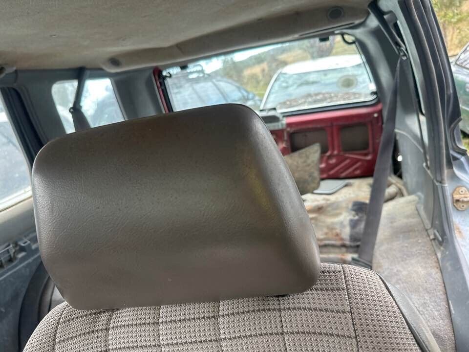 1993 Nissan Pathfinder LH Passengers Front Head Rest #B322