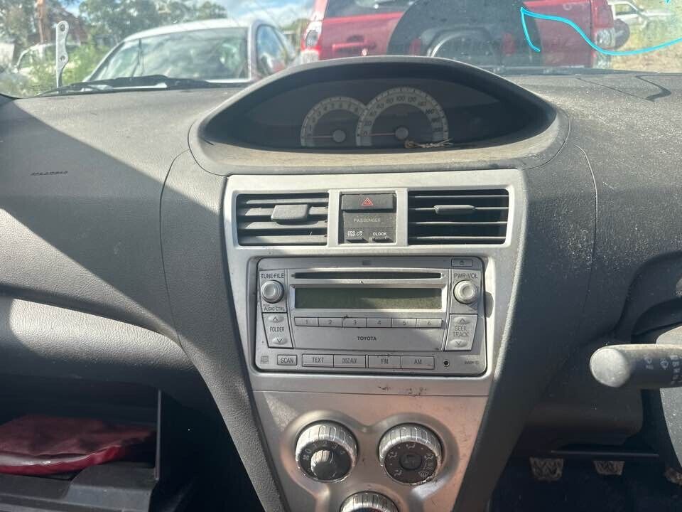 2007 Toyota Yaris Centre Dash Facia #B145