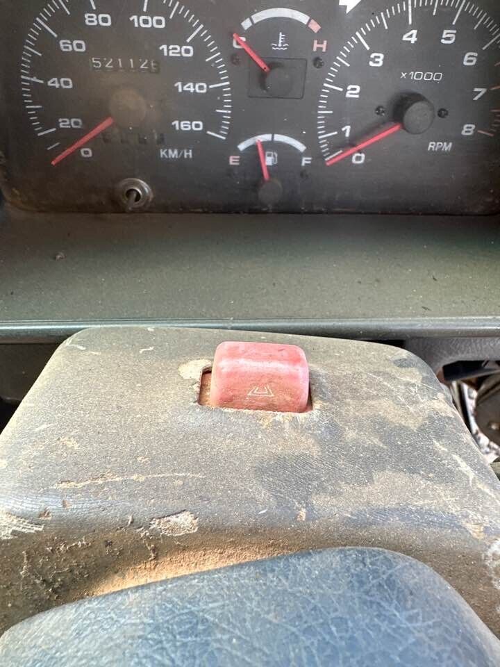 1992 Suzuki Vitara Hazard Light Switch #B197