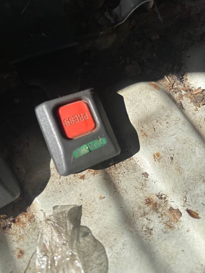 1989 Toyota 4Runner Seat Belt Stalk Centre Rear #B276