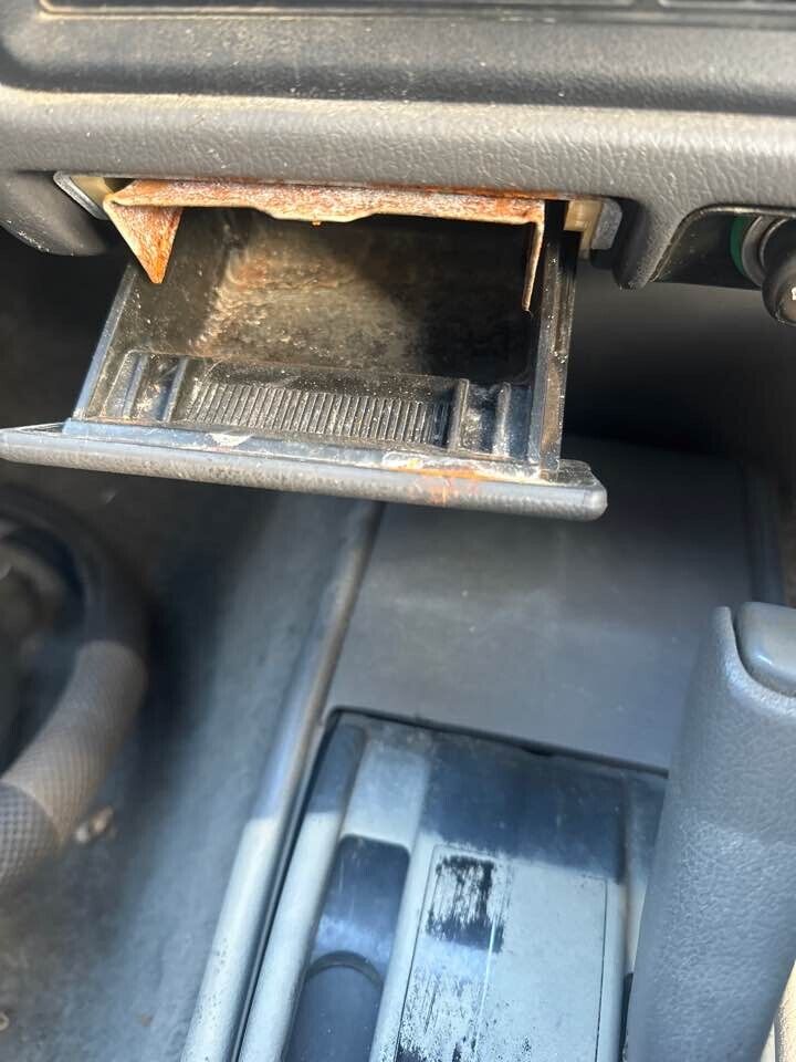 1990 Toyota 4Runner Ashtray Front Centre #B279