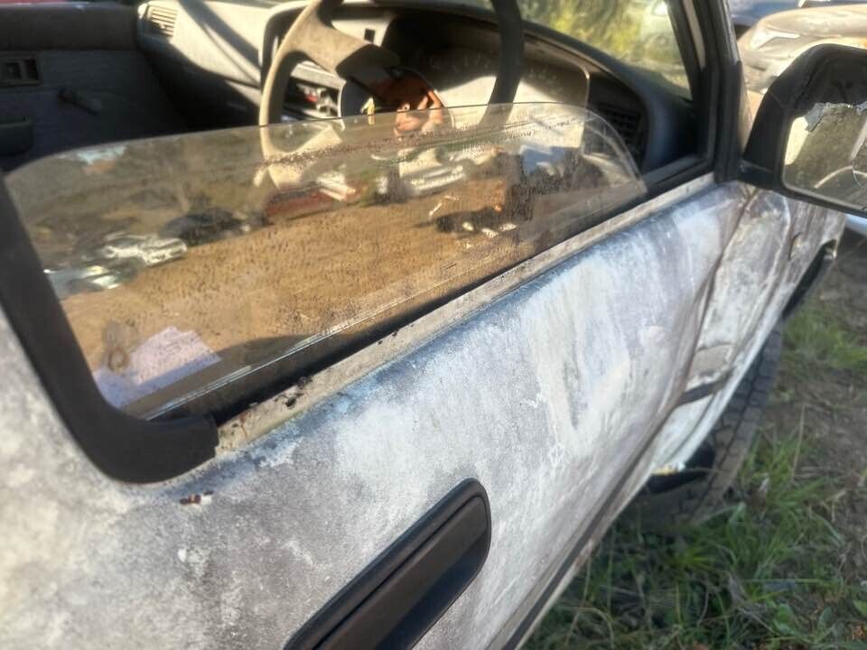 1992 Toyota 4Runner RH Drivers Front Window Glass #B284