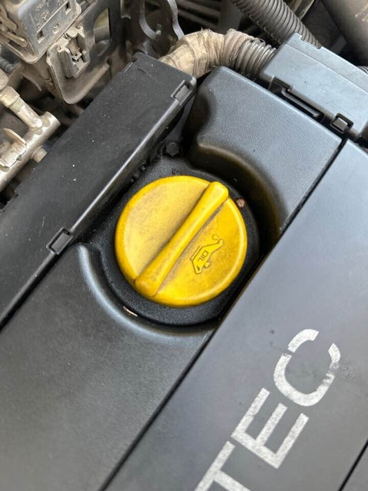 2008 Holden Ah Astra Oil Cap #B214