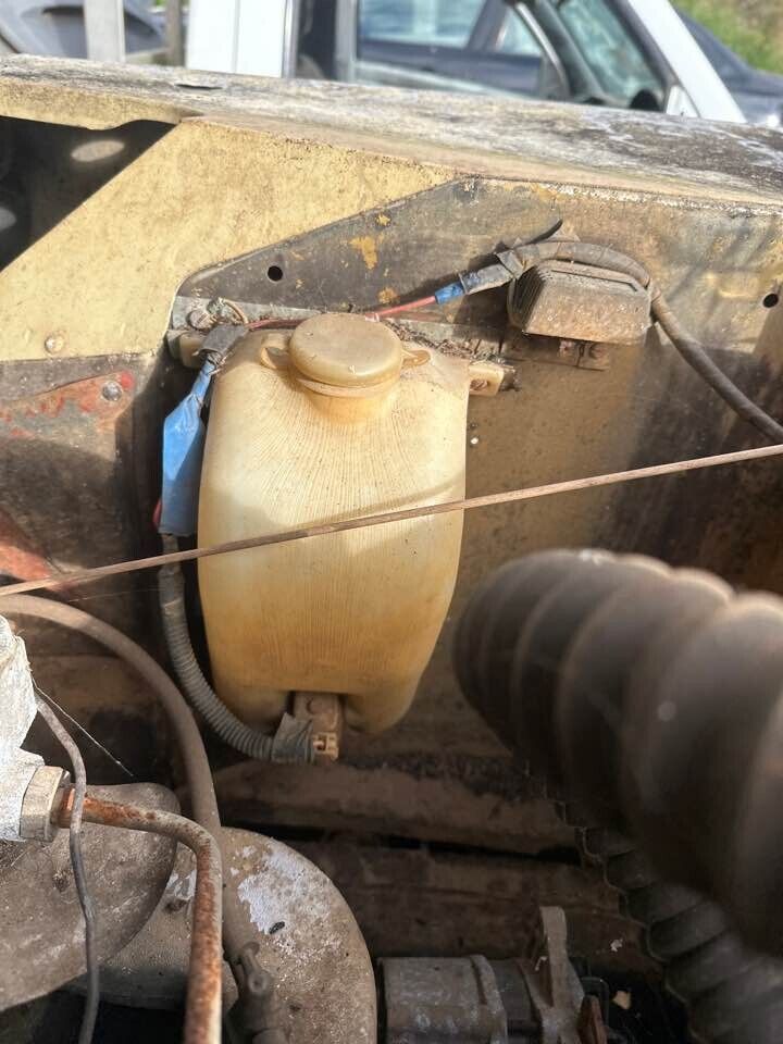 1974 Land-Rover 109 Window Washer Bottle #B317