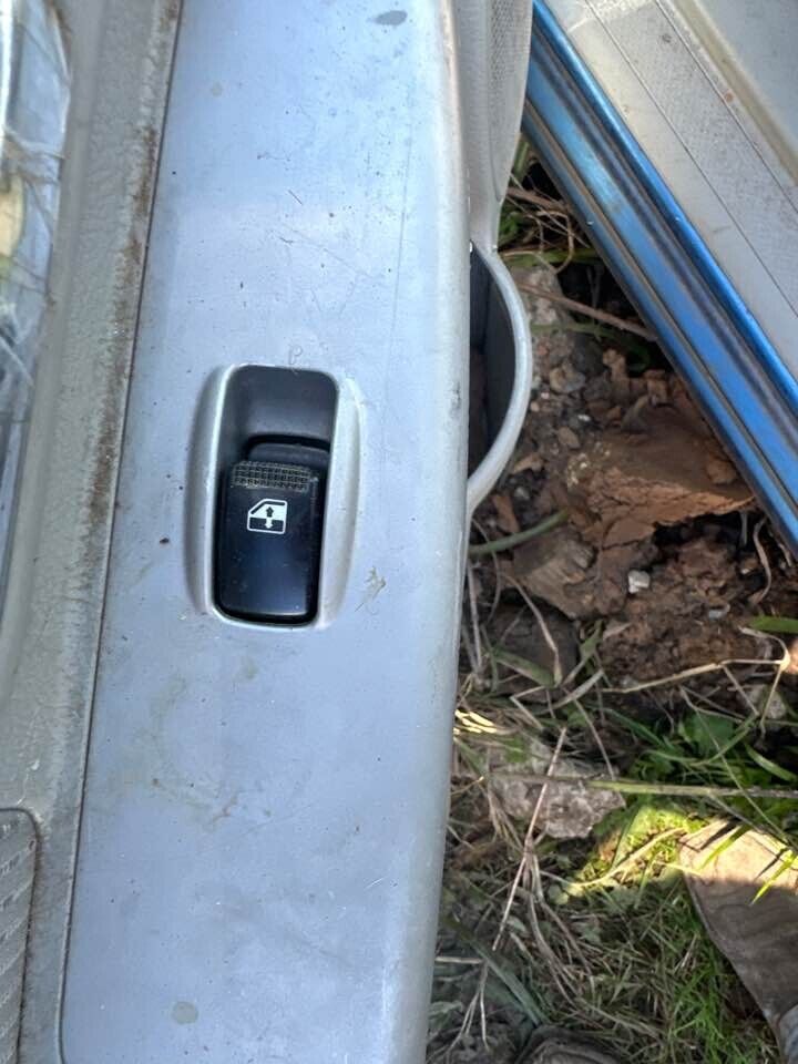 2007 Kia Cerato Electric Window LH Passengers Front Switch #B272