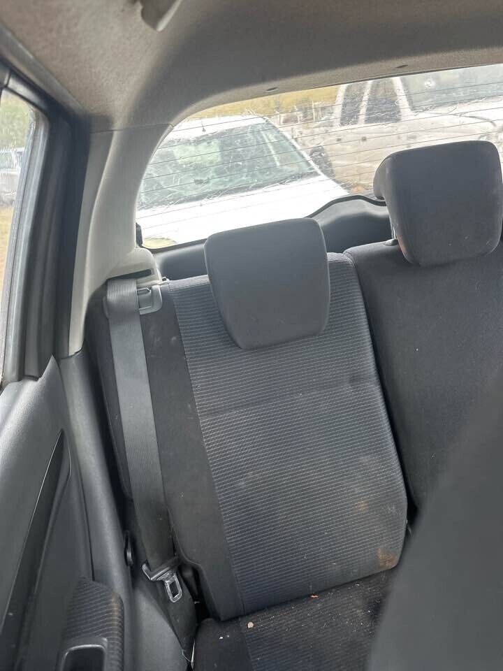 2007 Suzuki Swift RH Drivers Rear Head rest #B228