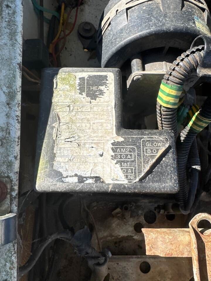 1989 Toyota 4Runner Engine Bay Fuse Box #B276