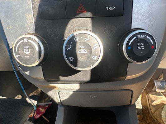 2007 Kia Cerato AC Controls #B272