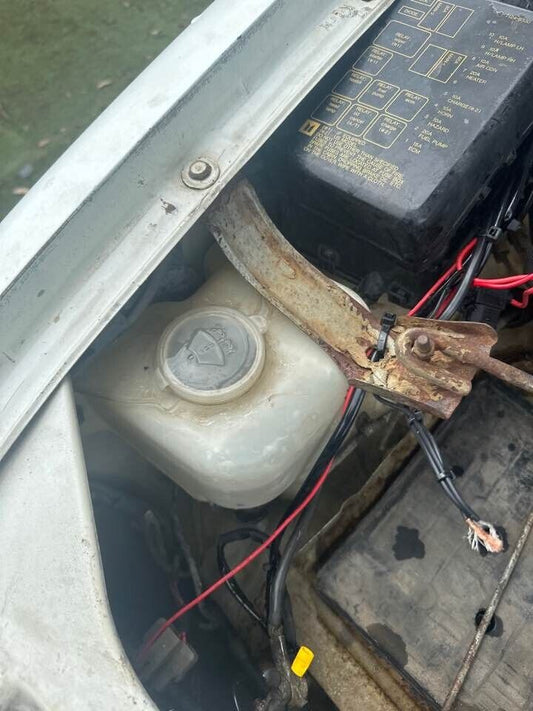 1990 Holden Tf Rodeo Window Washer Bottle #B132