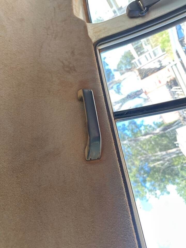 1992 Suzuki Vitara Upper Grab Handle RH Rear #B197