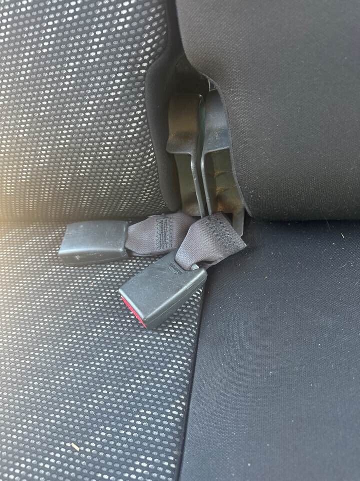 2007 Suzuki Sx4 Seat Belt Stalk Centre Rear #B119
