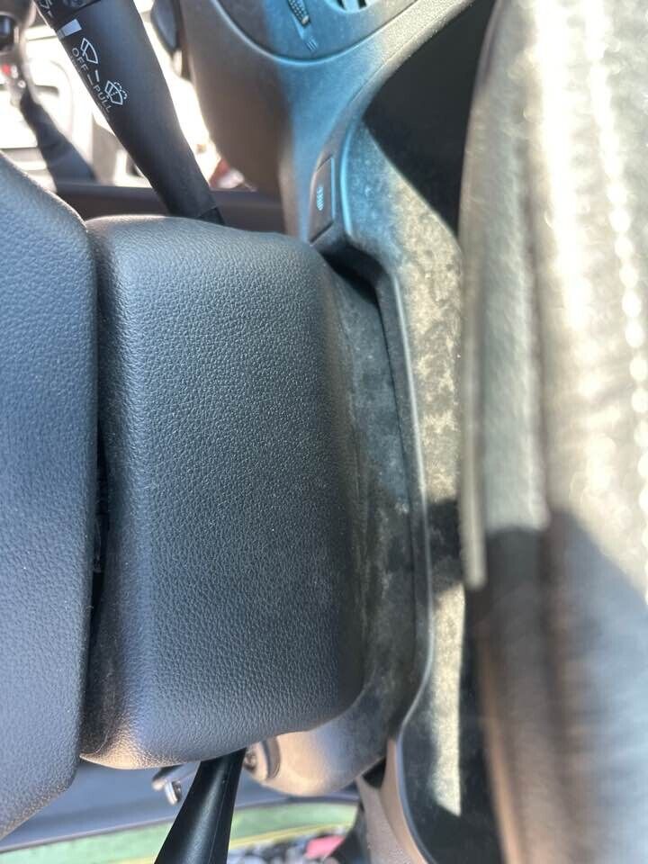 2007 Kia Rio Steering Column Shroud #B209