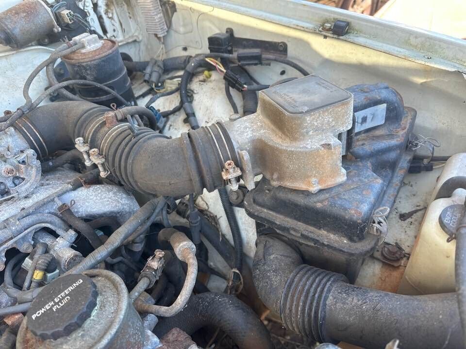 1989 Toyota 4Runner Air Cleaner Box & Pipe #B276