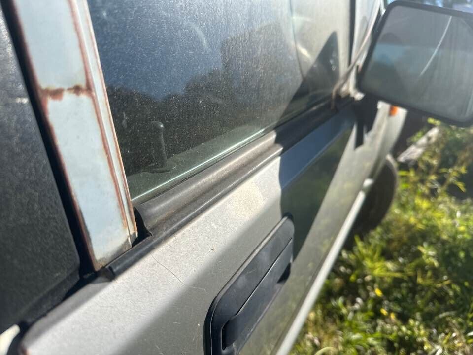 1992 Mitsubishi Triton  Weather Strip RH Front #B283