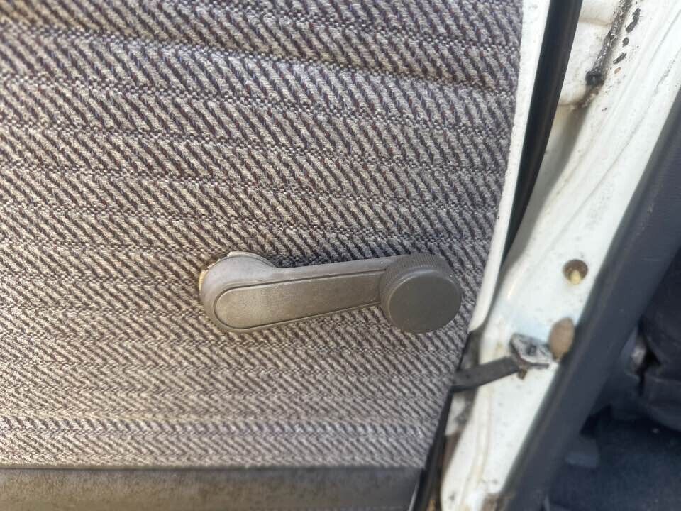1992 Toyota 4Runner LH Passengers Side Rear Window Winder Handle #B284