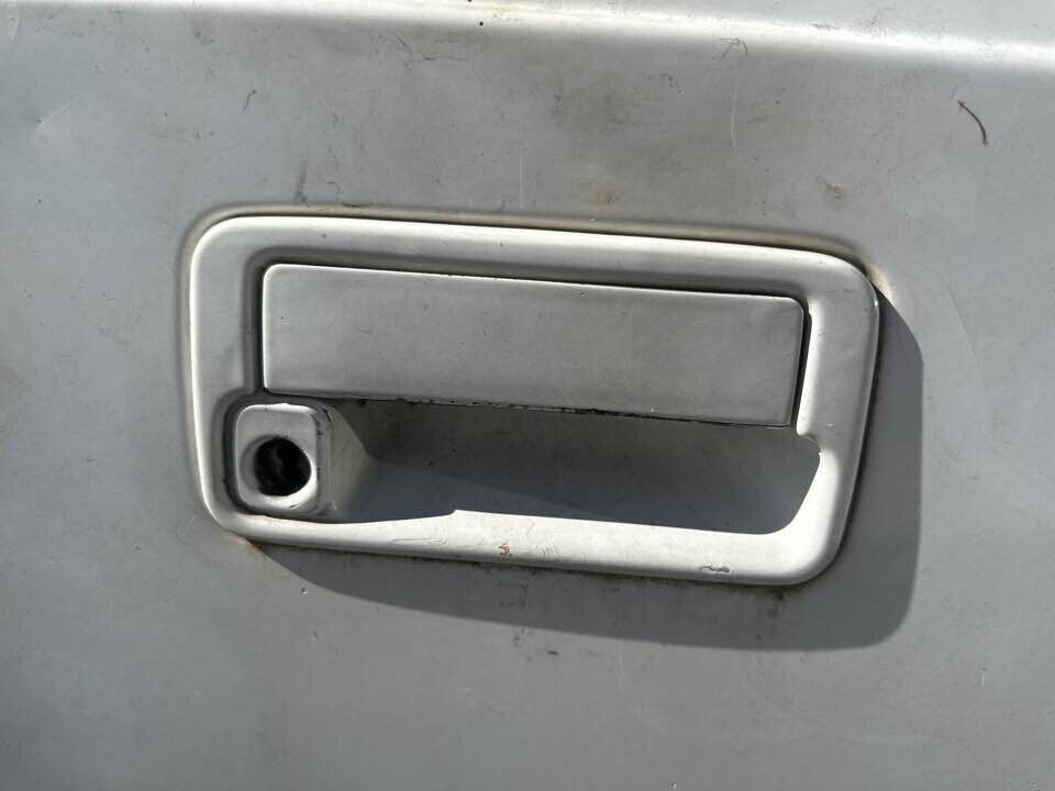 1989 Suzuki Vitara Outer Door Handle RH drivers Front #B268