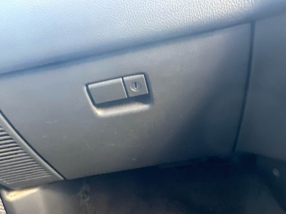 1990 Toyota 4Runner Glove Box Lid #B279