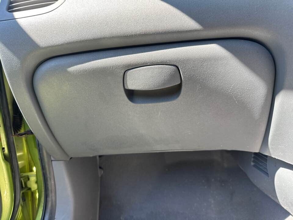2007 Kia Rio Glove Box Lid #B209