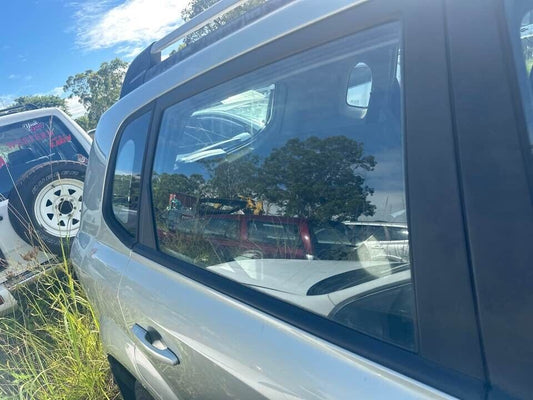 2007 Hyundai Tucson RH Drivers rear Window Glass #B140