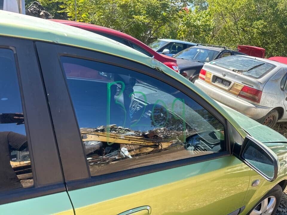 2007 Kia Rio RH Drivers Front Window Glass #B209