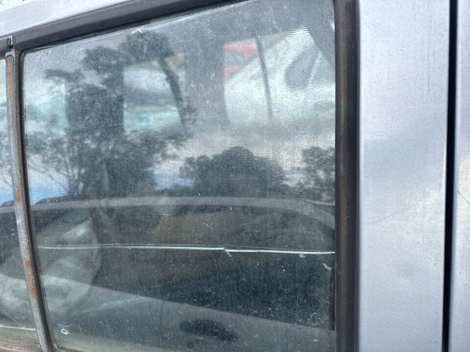 1993 Nissan Pathfinder RH Drivers rear Window Glass #B322