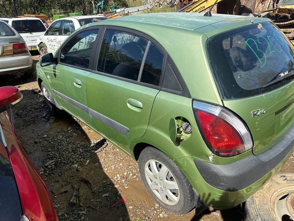 2007 Kia Rio Spare Wheel Carrier Bolt #B209