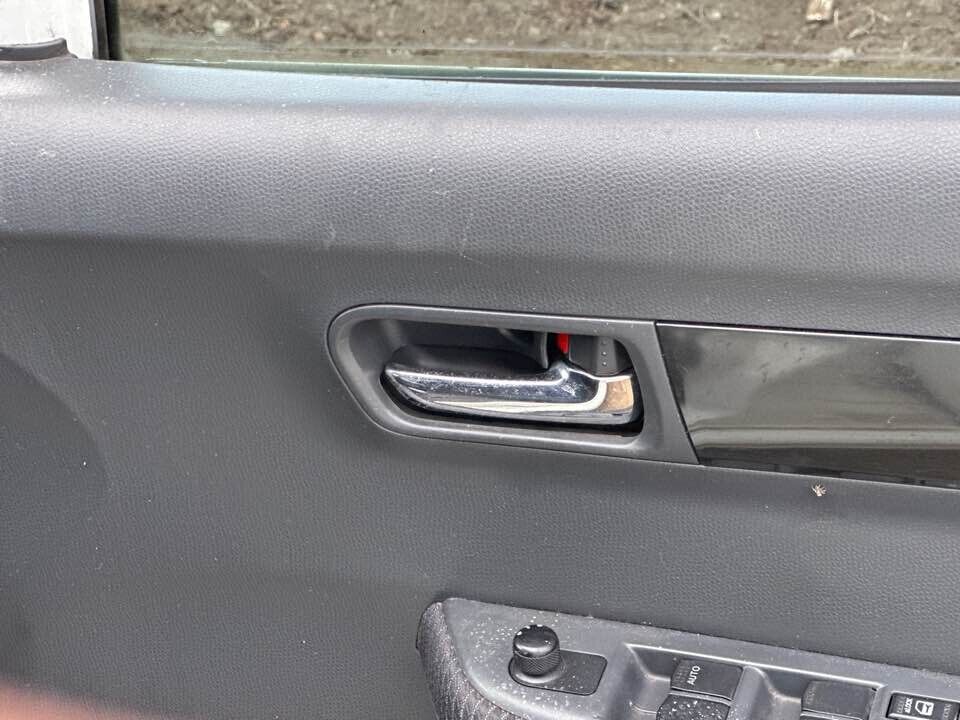 2007 Suzuki Swift RH Drivers Front Inner Door Handle #B228