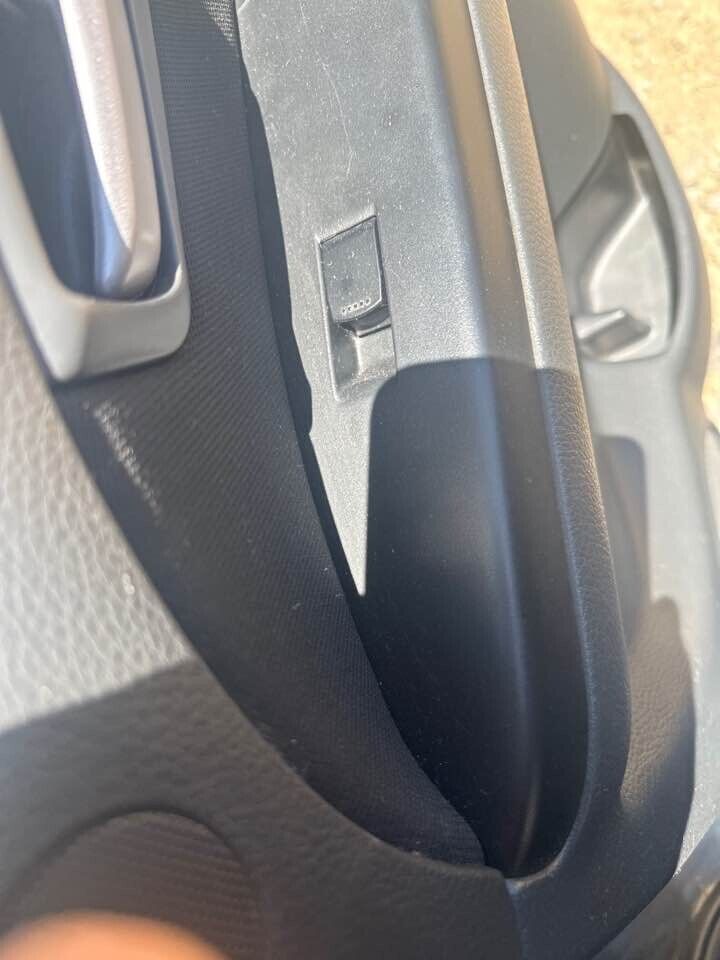 2007 Suzuki Sx4 Electric Window RH drivers Rear Switch #B119