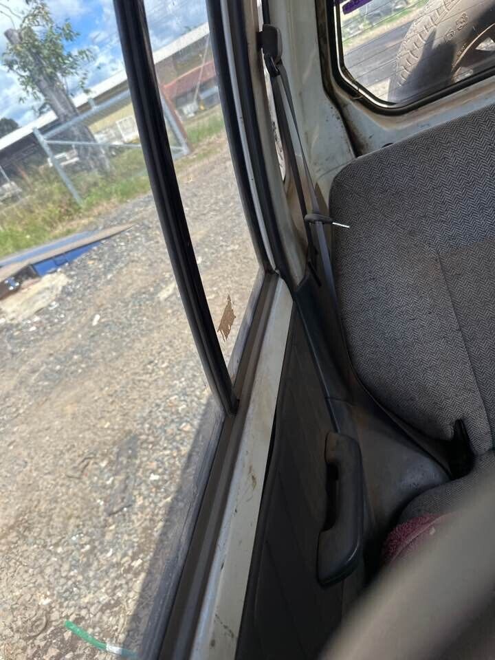 1992 Suzuki Vitara RH drivers Rear Seat Belt #B197