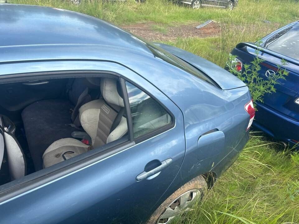 2007 Toyota Yaris Fixed Door Glass 1/4 LH Rear #B145