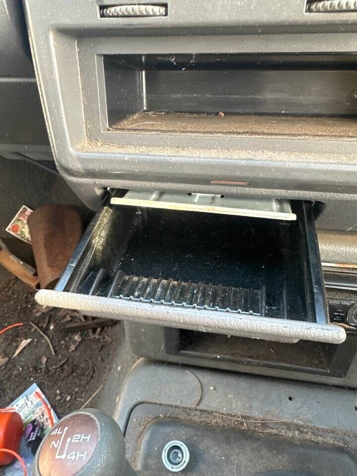 1993 Ford Raider Ashtray Front Centre #B278