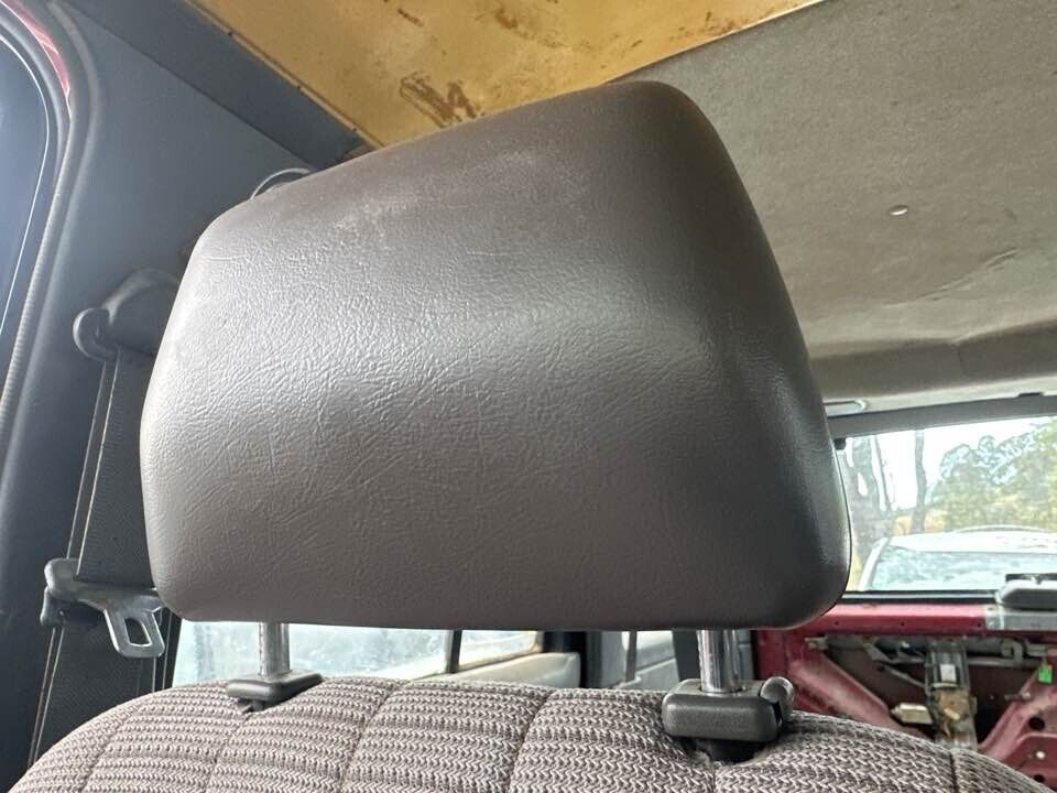 1993 Nissan Pathfinder RH Drivers Front Head rest #B322