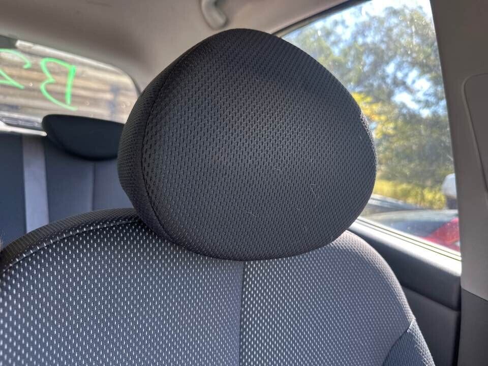 2007 Kia Rio LH Passengers Front Head Rest #B209