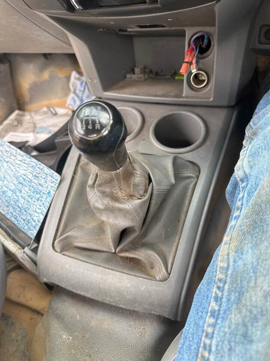 2007 Mazda Bt-50 Gear Stick & boot #B320