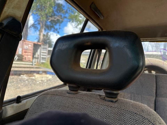 1992 Suzuki Vitara RH Drivers Front Head rest #B197