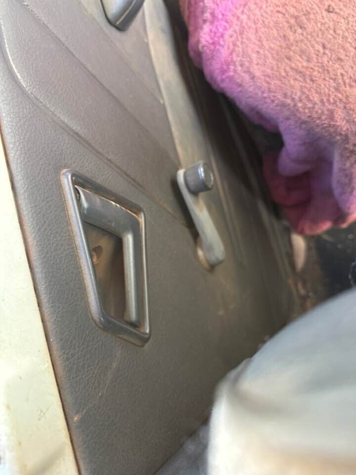 1992 Suzuki Vitara RH Drivers Side Rear Window Winder Handle #B197