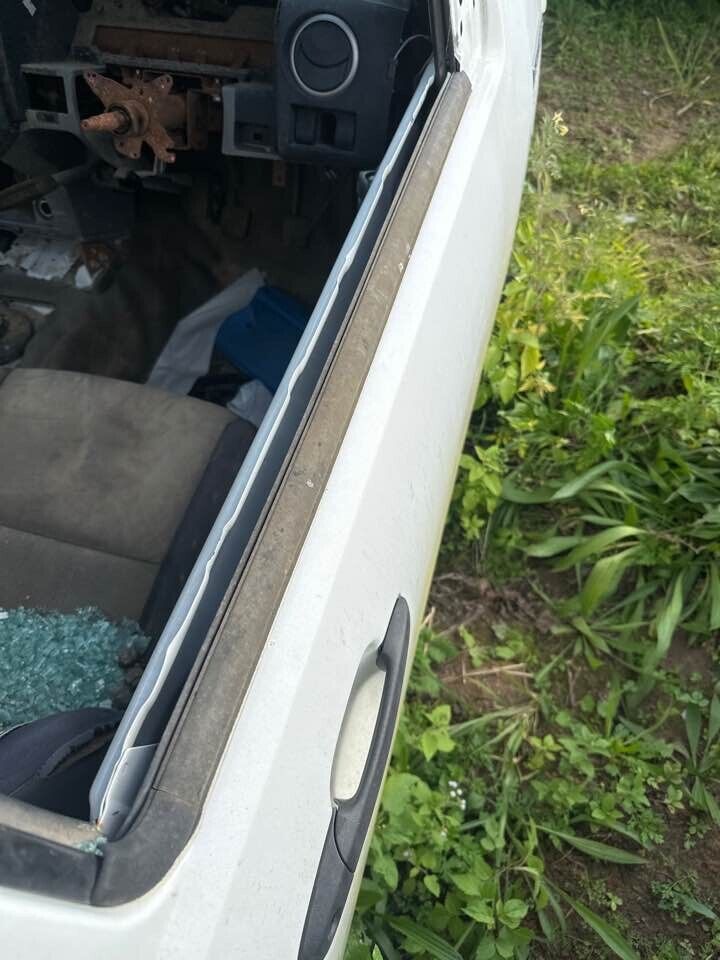 2008 Ford Ranger Weather Strip RH Front #B316