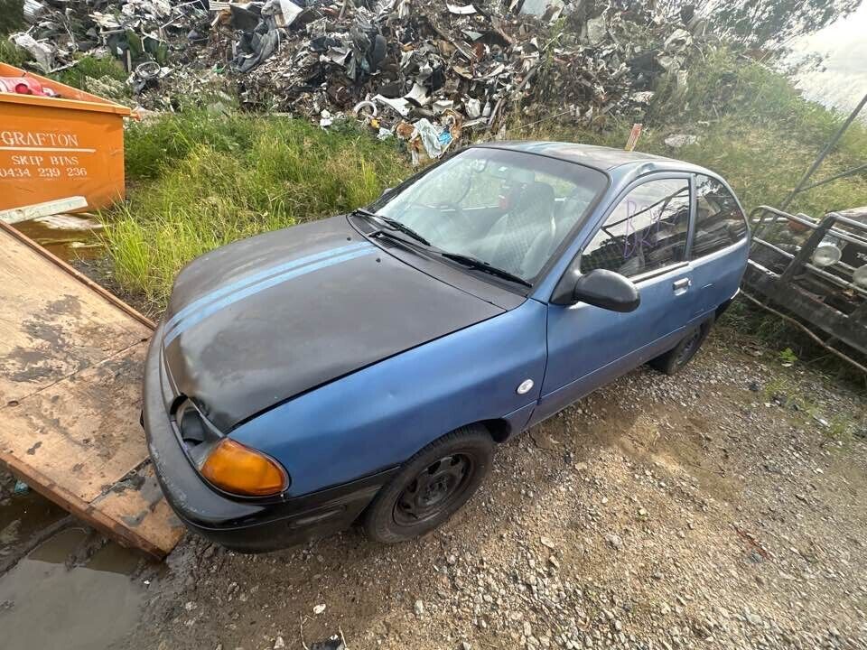 1996 Ford Festiva Centre Console #B217
