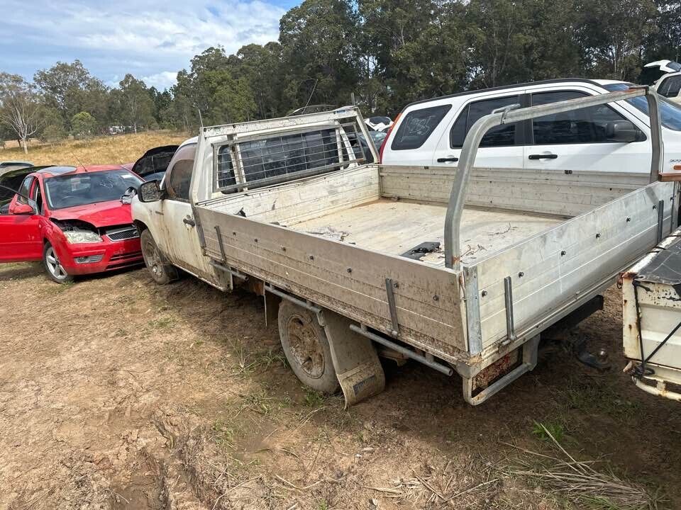 2007 Mazda Bt-50 Engine Bay Fuse Box #B320