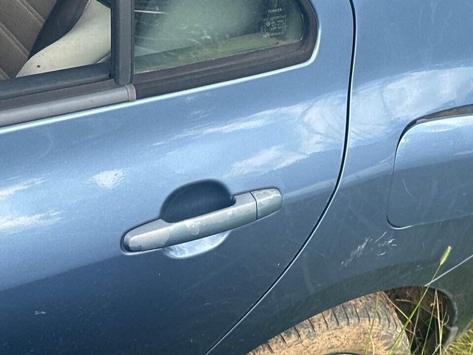 2007 Toyota Yaris Outer Door Handle LH Passengers Rear #B145